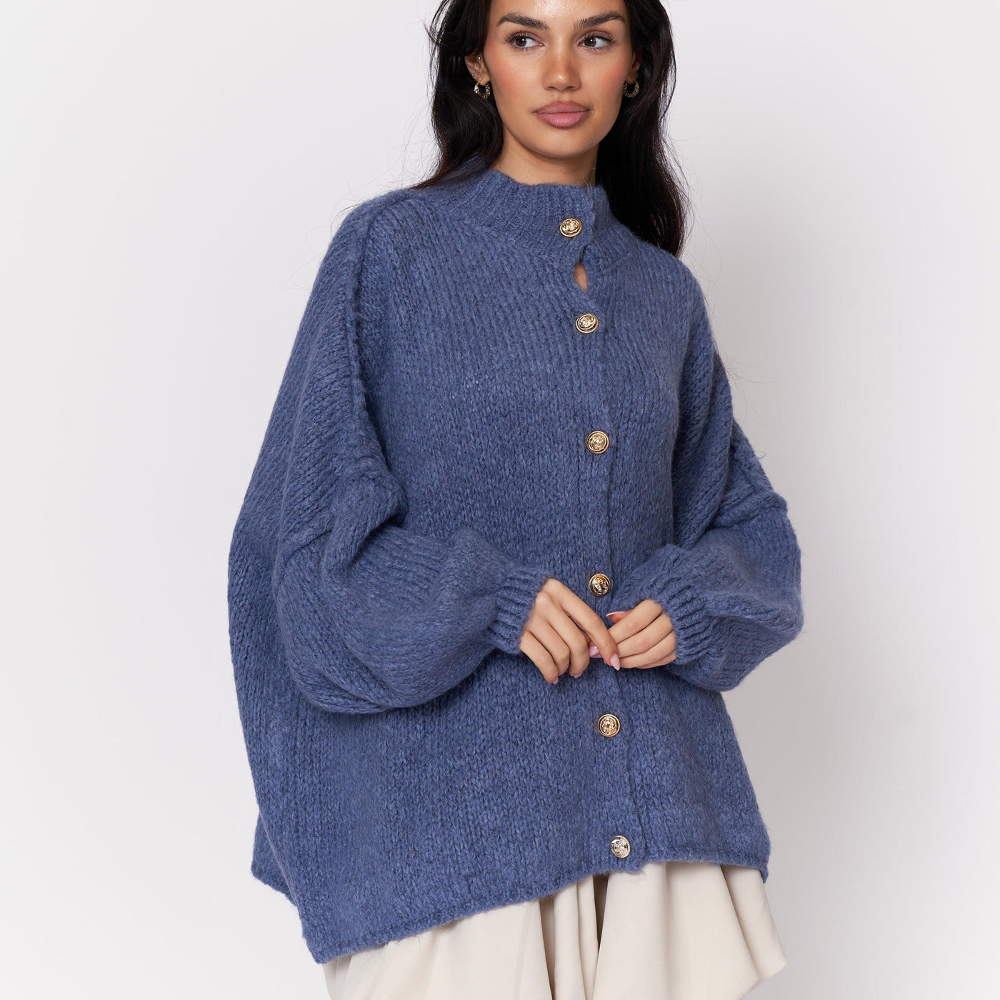 ZÉLIE™ - Cardigan Oversize CozyGlam avec Boutons Dorés Élégants