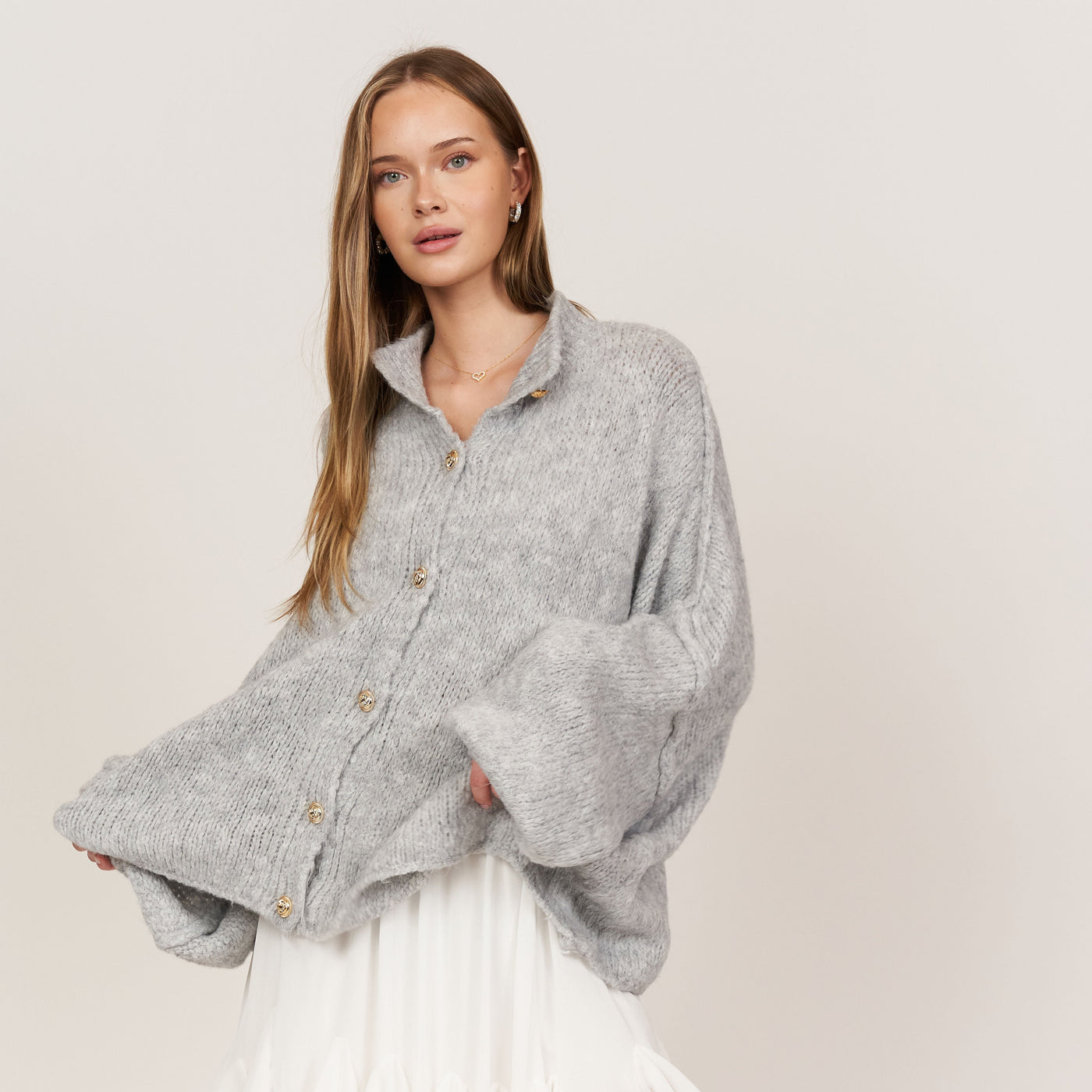 ZÉLIE™ - Cardigan Oversize CozyGlam avec Boutons Dorés Élégants